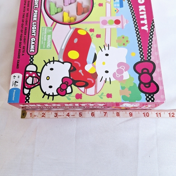 Hello Kitty brand, "Let's Play Kitty" Red light Pink Light board game. - Picture 3 of 11